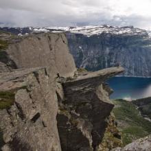 Ang pinakanakakatakot na lugar sa Norway: Troll's Tongue